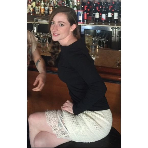 Nordstrom brand - Elastic waist Crotchet Lace Cream colored skirt - Size S - Picture 2 of 6